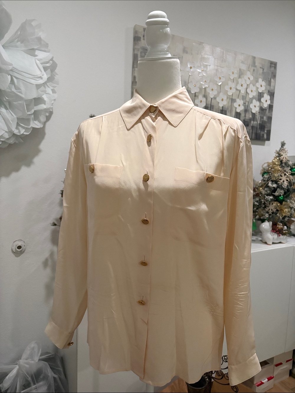 N Y Design Centre  Women's  silk Cream Button-Front Long Sleeve shirt